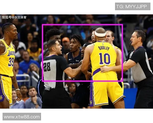 杨伟独家解析足球技巧与战术分享助你提升球技与比赛表现