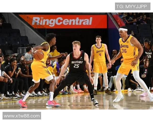 湖人对决猛龙精彩回顾：06月1日的篮球盛宴与精彩瞬间分析